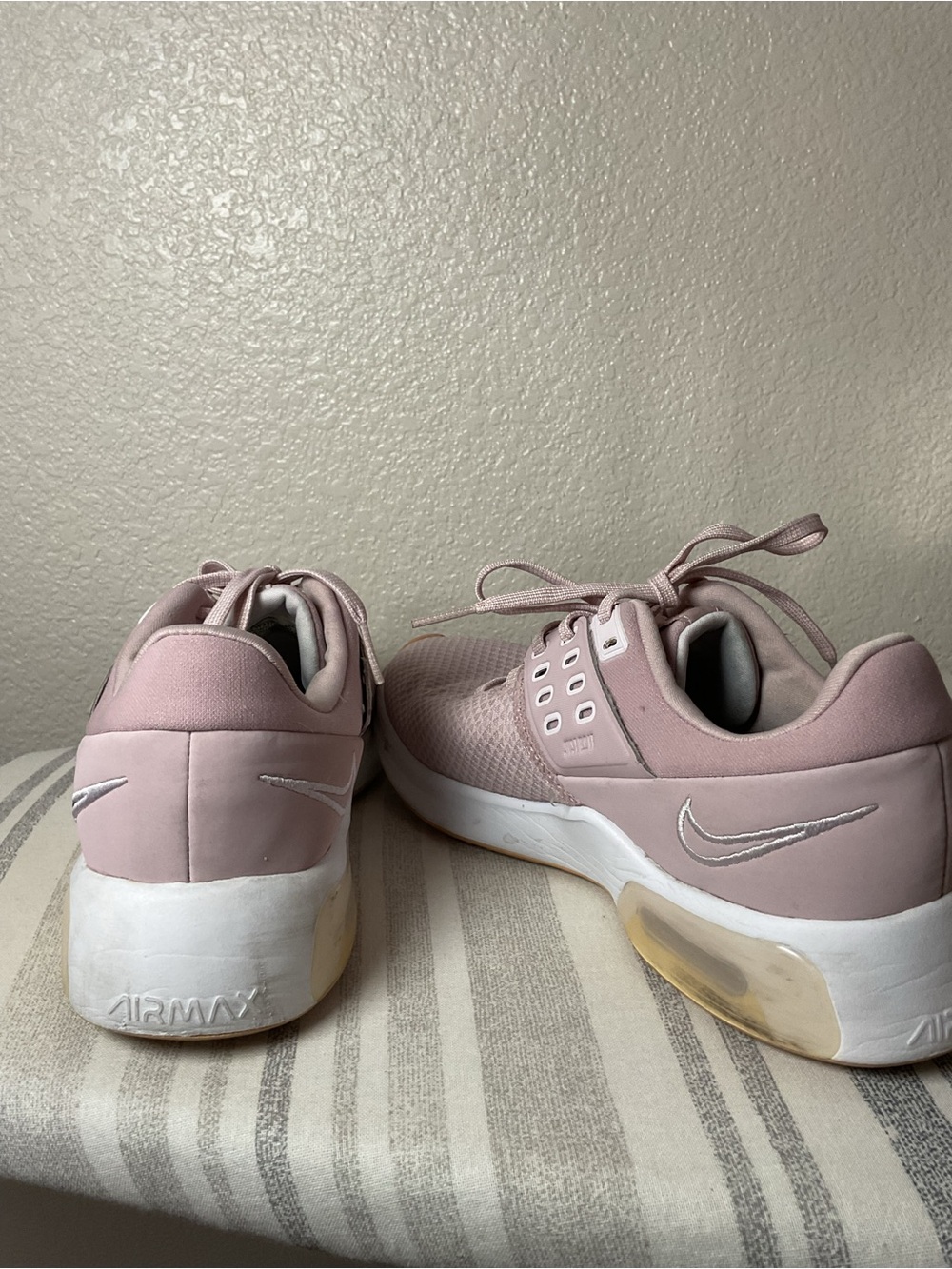 Nike Womens Air Max Bella TR 4 Champagne Pink Lace-Up Sneakers - Picture 3 of 7